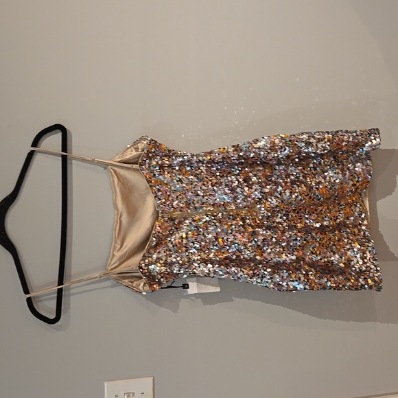 AsTR the Label sequins dress size zm - Picture 8 of 8